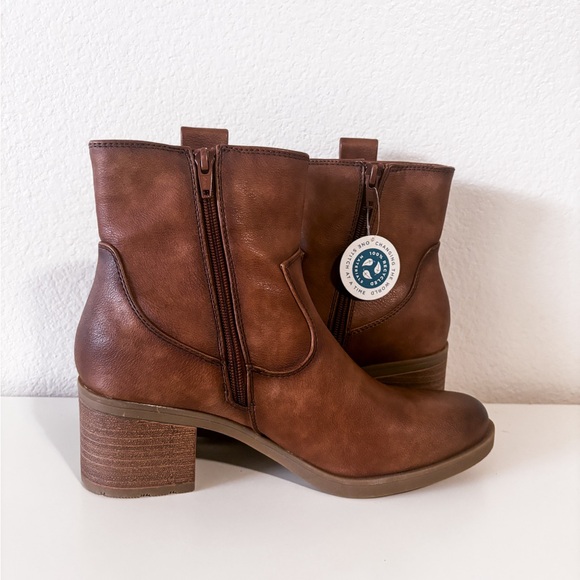 Baretraps Covina Block Heel Brown Bootie Size 7.5 - Picture 5 of 10
